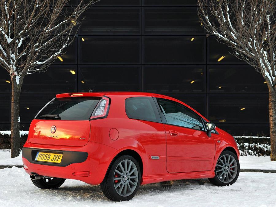  Fiat Punto Evo 3-Door 2010 года  (UK) (фото 12 из 16)